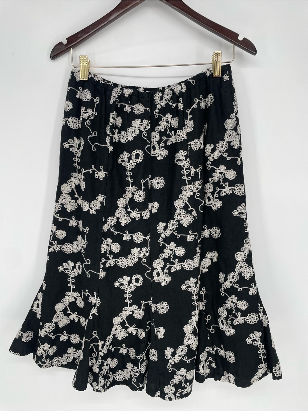 Willow Brand Black & White Embroidered Linen Fluted / Flared Gored Hem Skirt